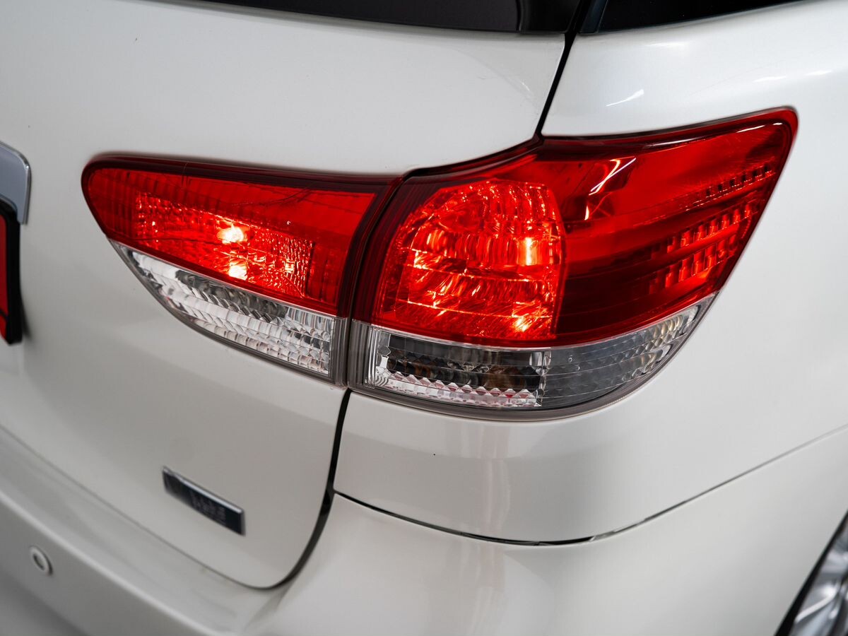 Toyota Wish 2012 - фото автомобиля