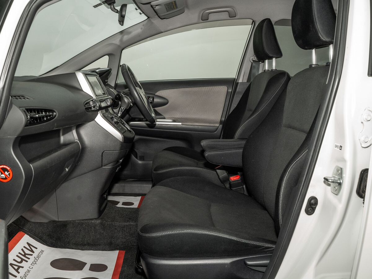 Toyota Wish 2012 - фото автомобиля
