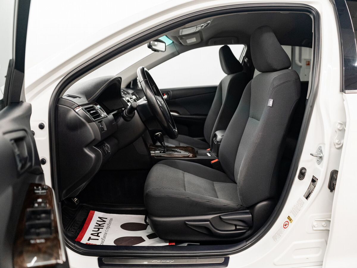 Toyota Camry 2014 - фото автомобиля