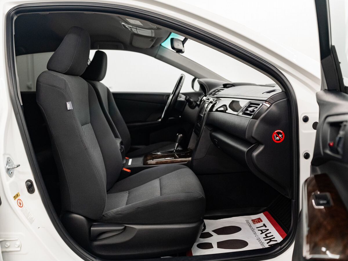 Toyota Camry 2014 - фото автомобиля