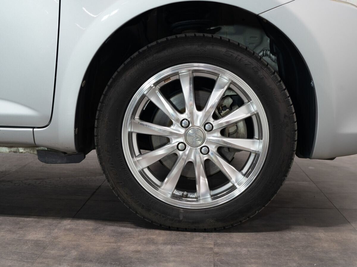 Toyota Ractis 2010 - фото автомобиля