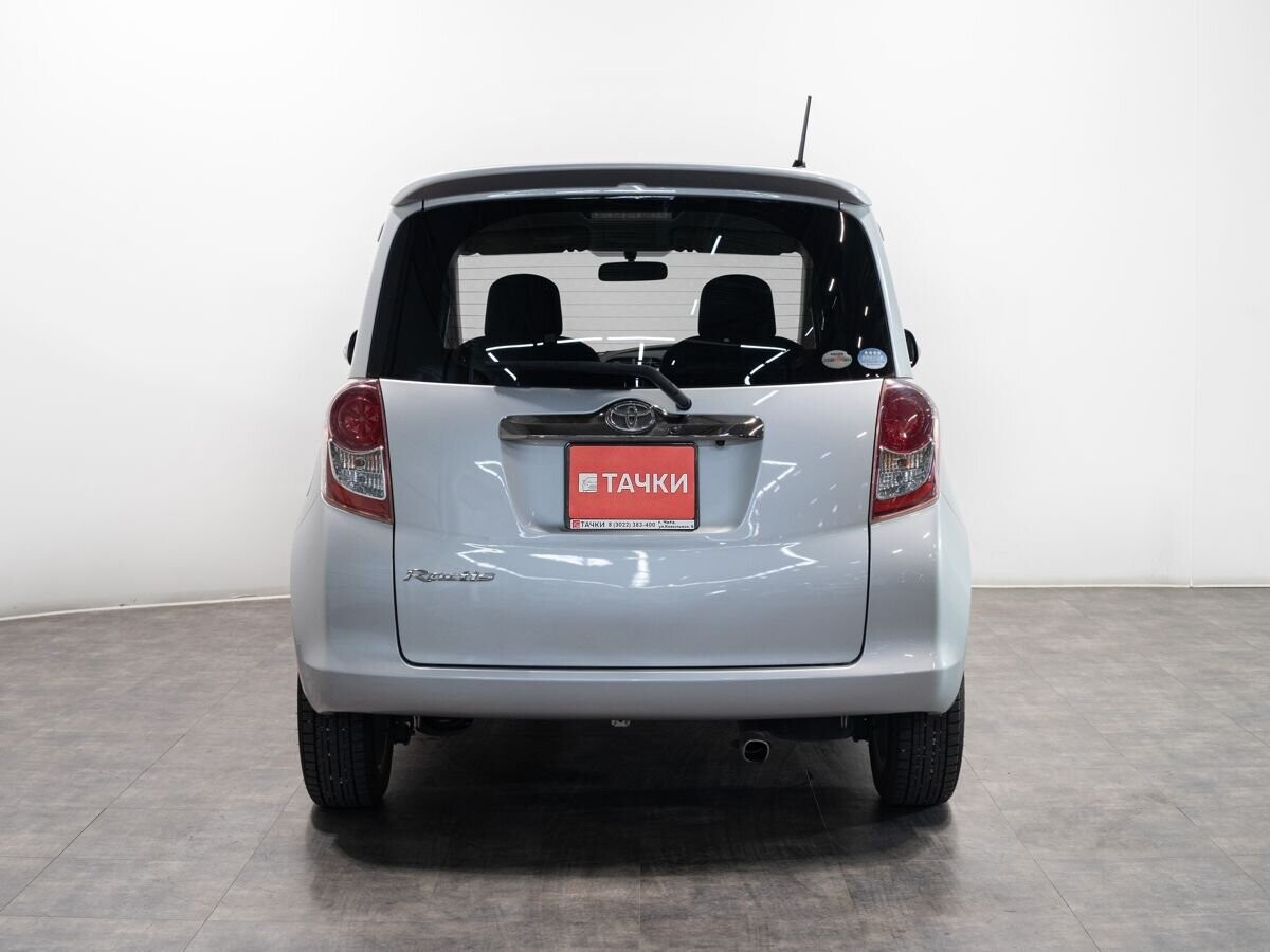 Toyota Ractis 2010 - фото автомобиля