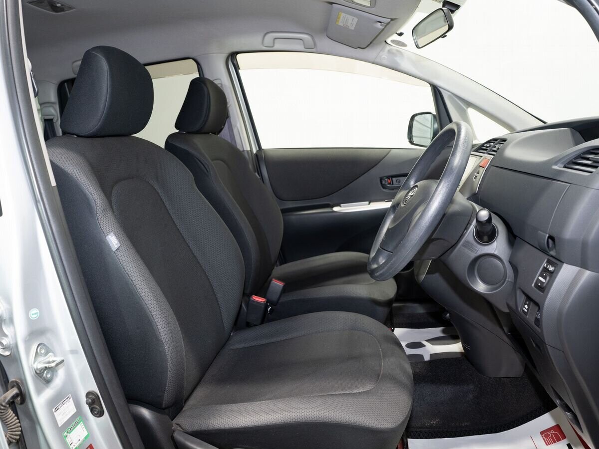 Toyota Ractis 2010 - фото автомобиля