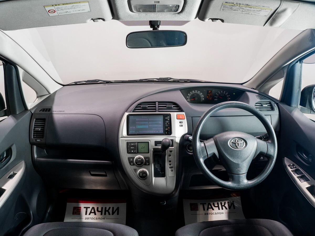Toyota Ractis 2010 - фото автомобиля