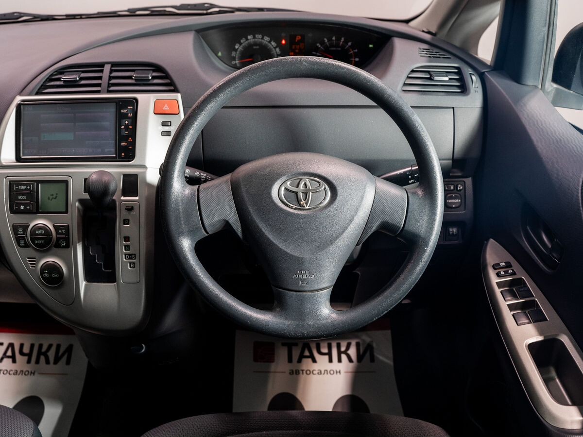 Toyota Ractis 2010 - фото автомобиля
