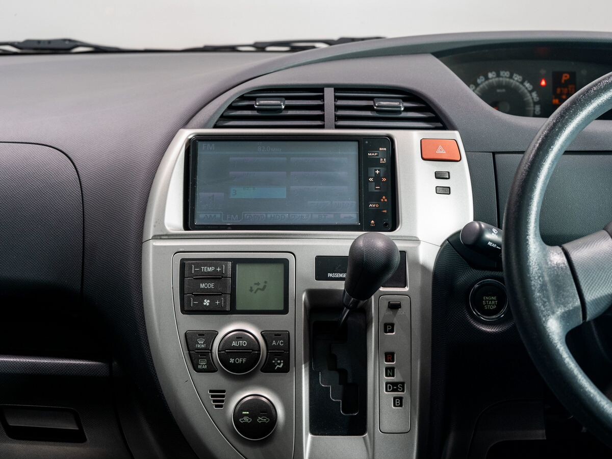 Toyota Ractis 2010 - фото автомобиля