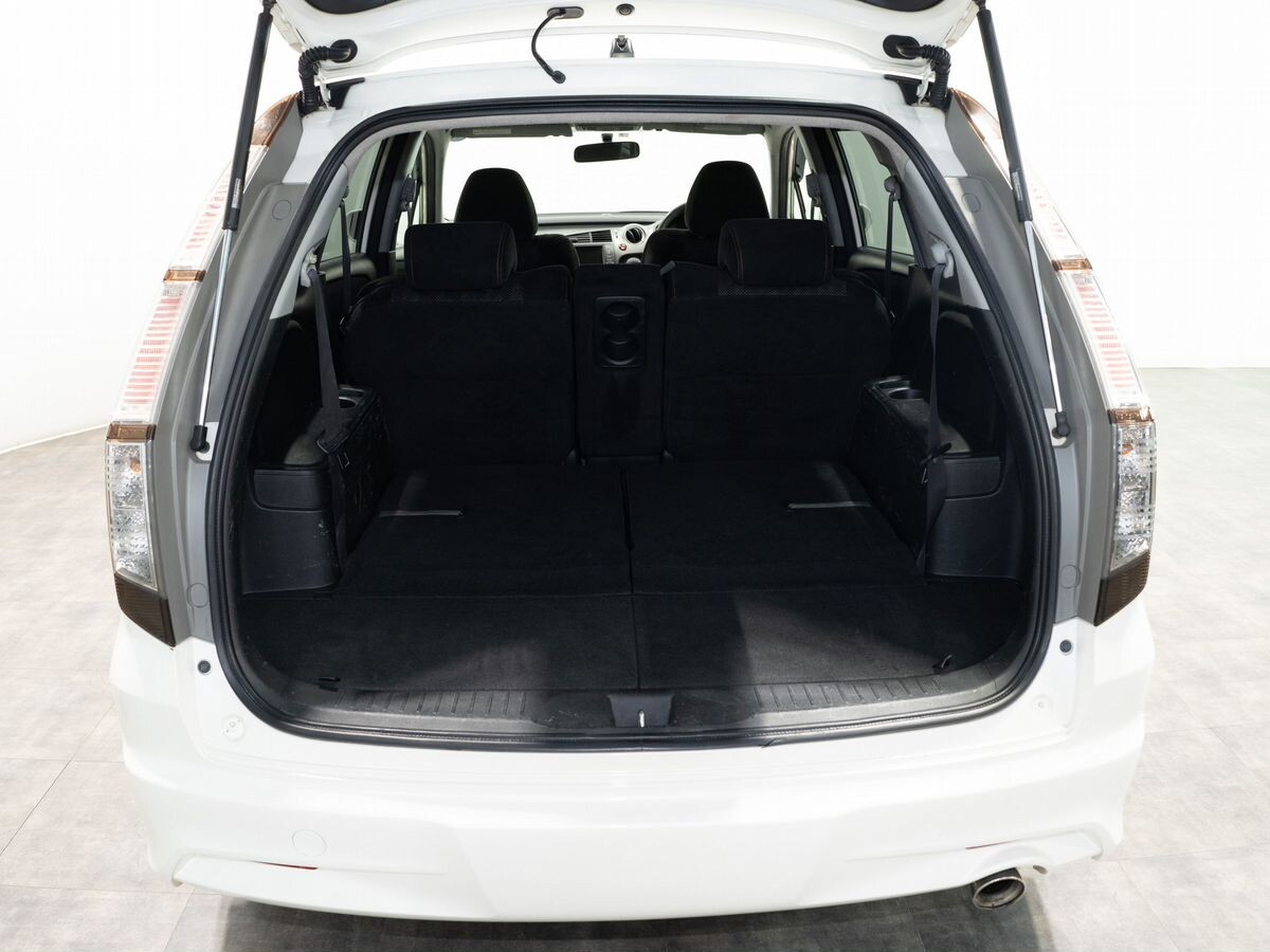 Honda Stream 2010 - фото автомобиля