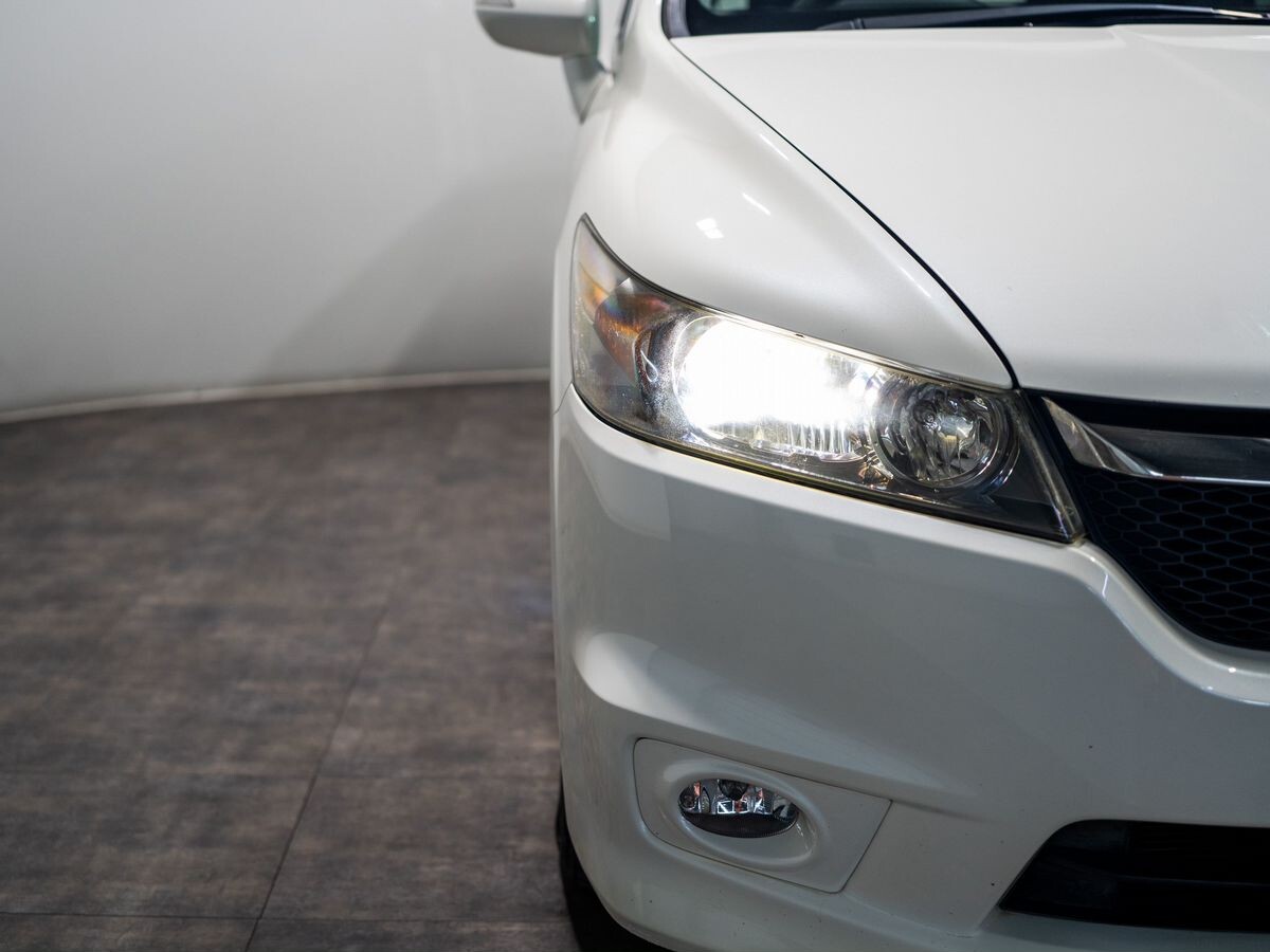 Honda Stream 2010 - фото автомобиля