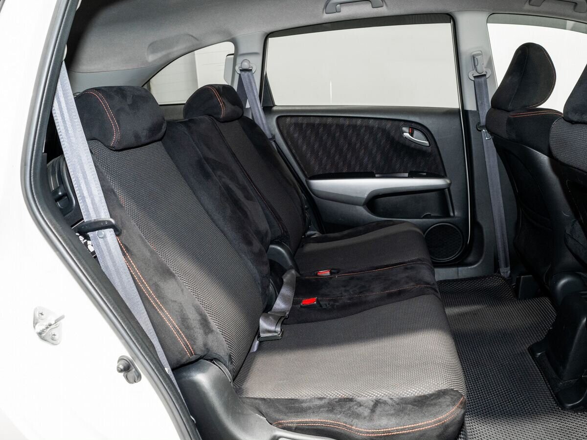 Honda Stream 2010 - фото автомобиля