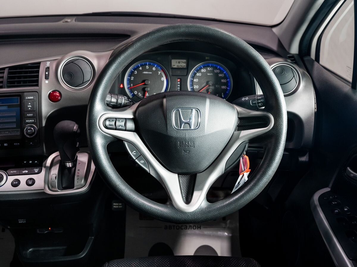 Honda Stream 2010 - фото автомобиля