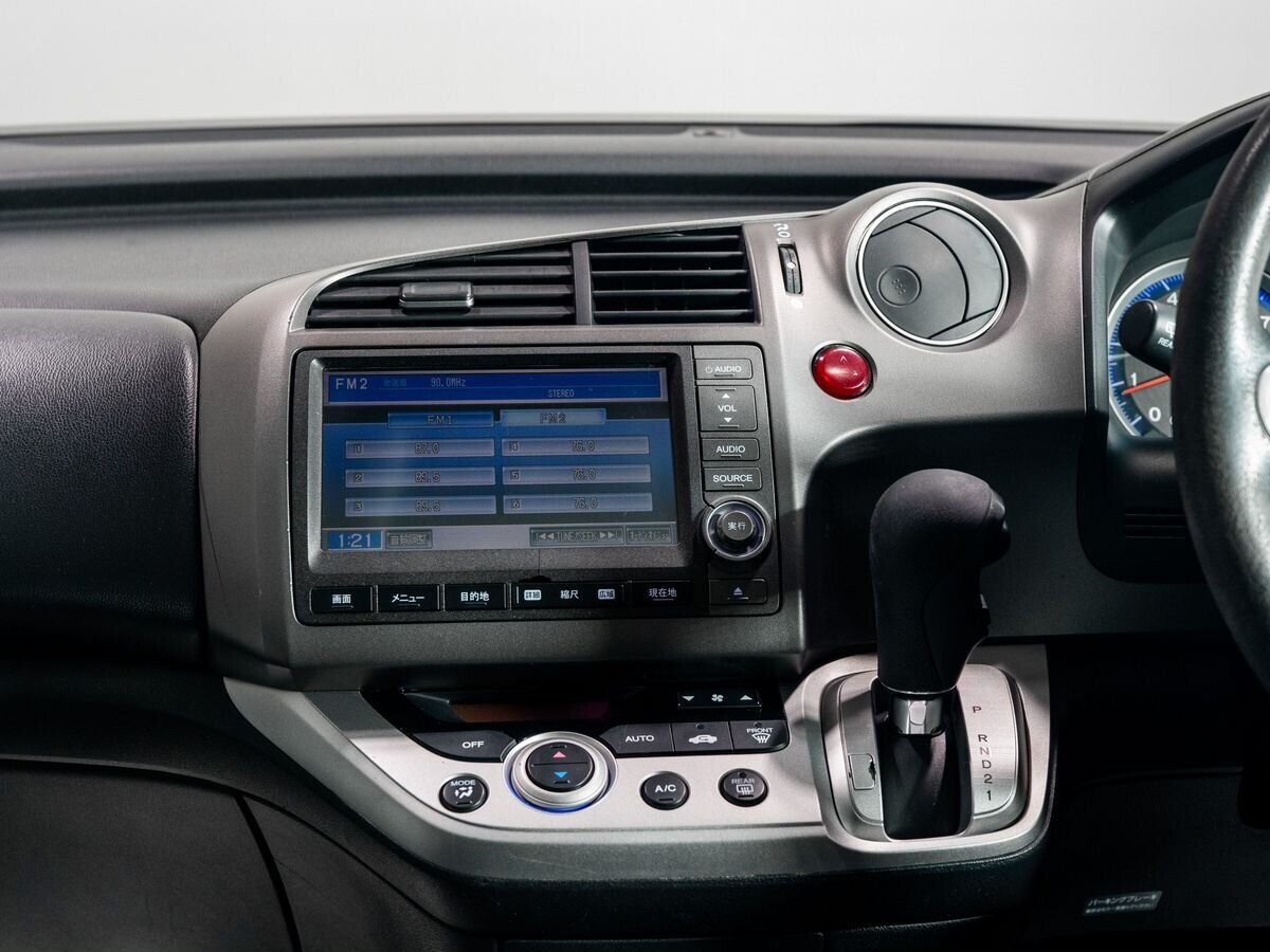 Honda Stream 2010 - фото автомобиля