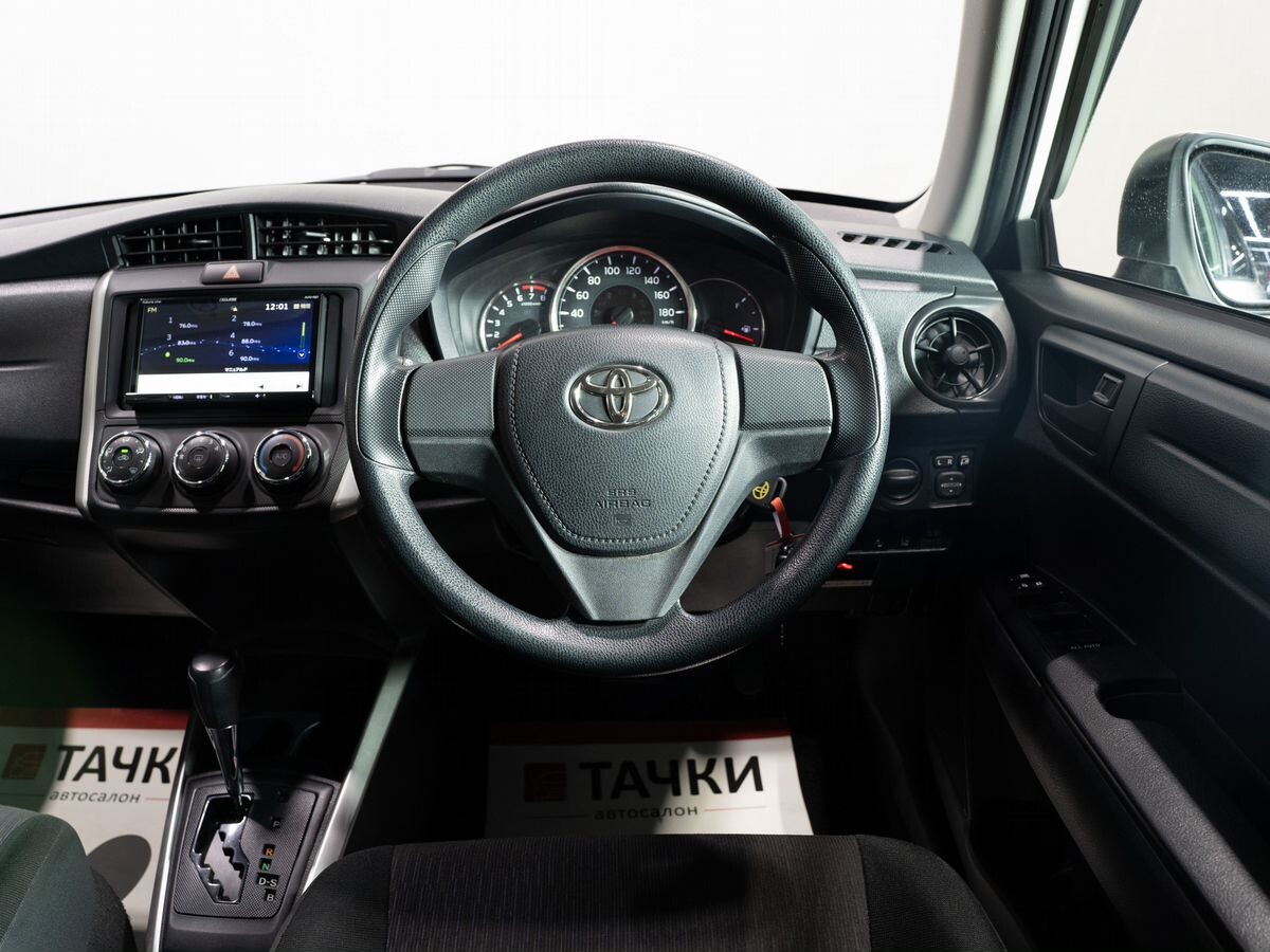 Toyota Corolla Fielder 2017 - фото автомобиля