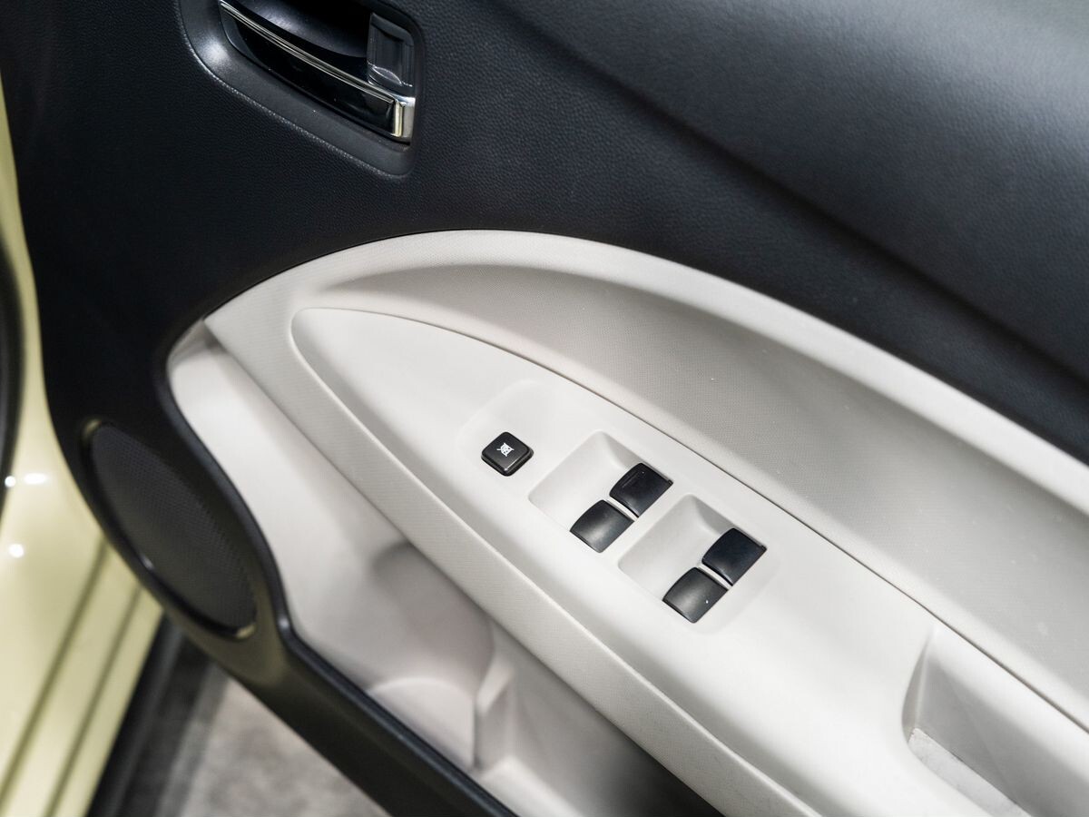 Mitsubishi Mirage 2012 - фото автомобиля