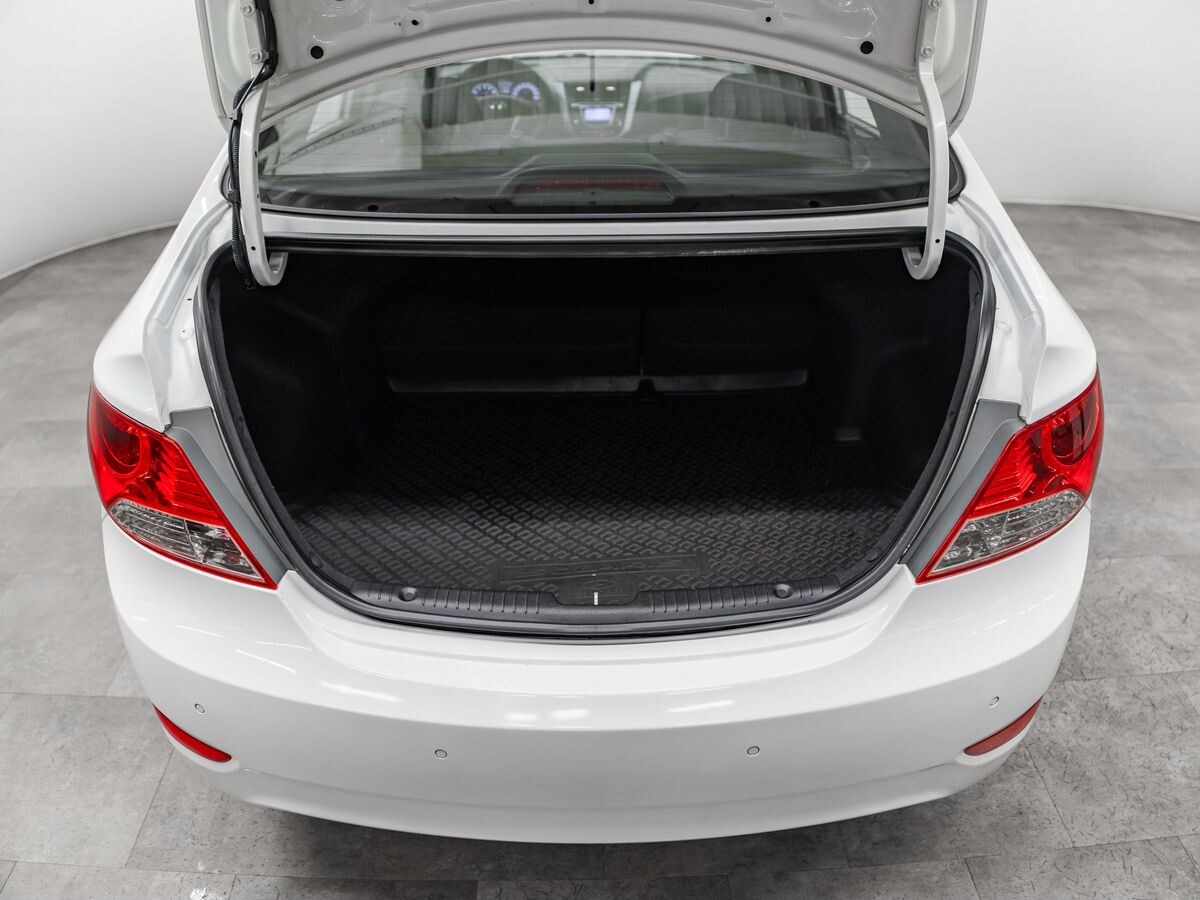 Hyundai Solaris 2013 - фото автомобиля