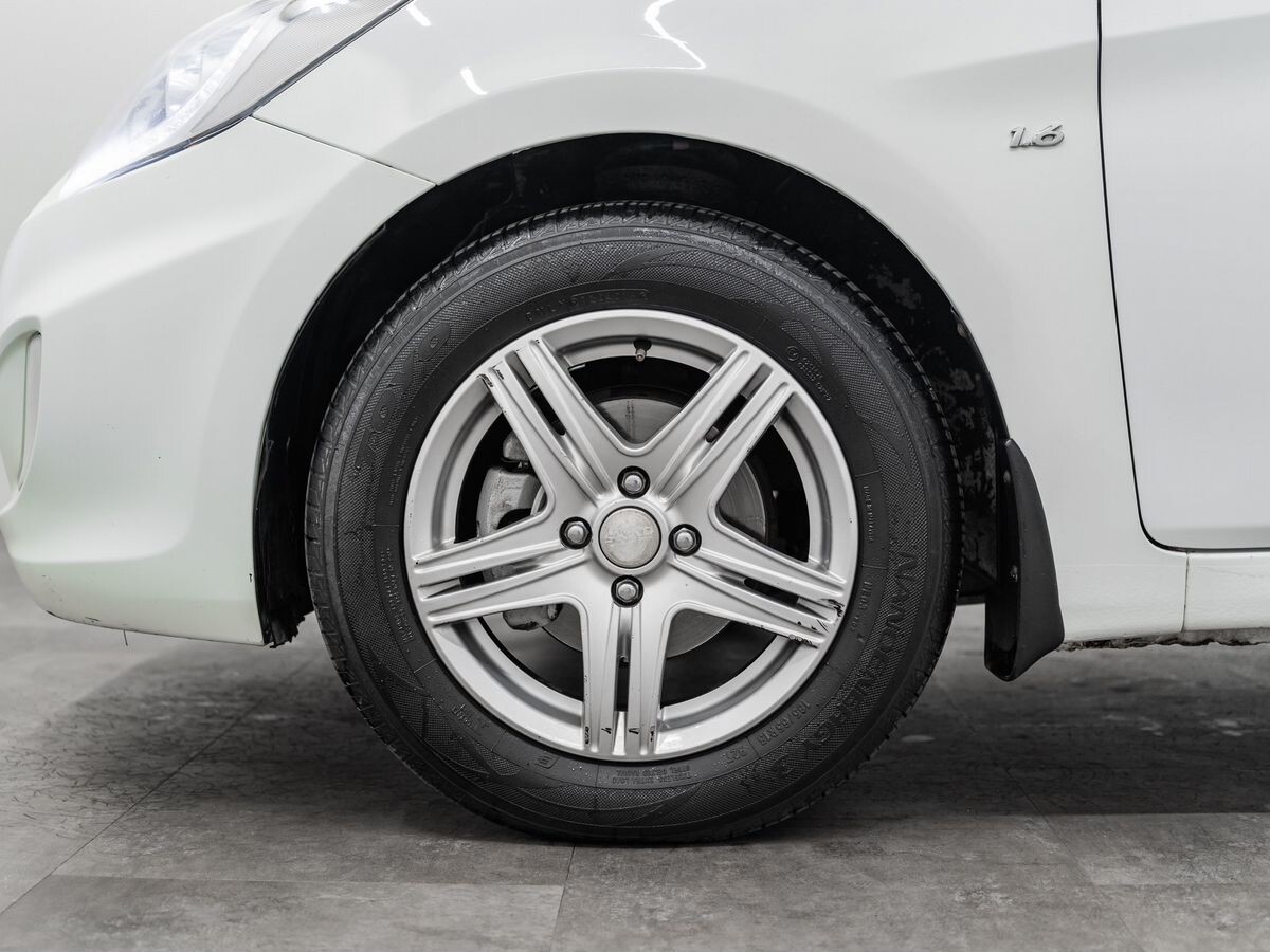Hyundai Solaris 2013 - фото автомобиля
