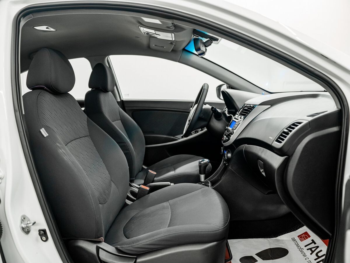 Hyundai Solaris 2013 - фото автомобиля