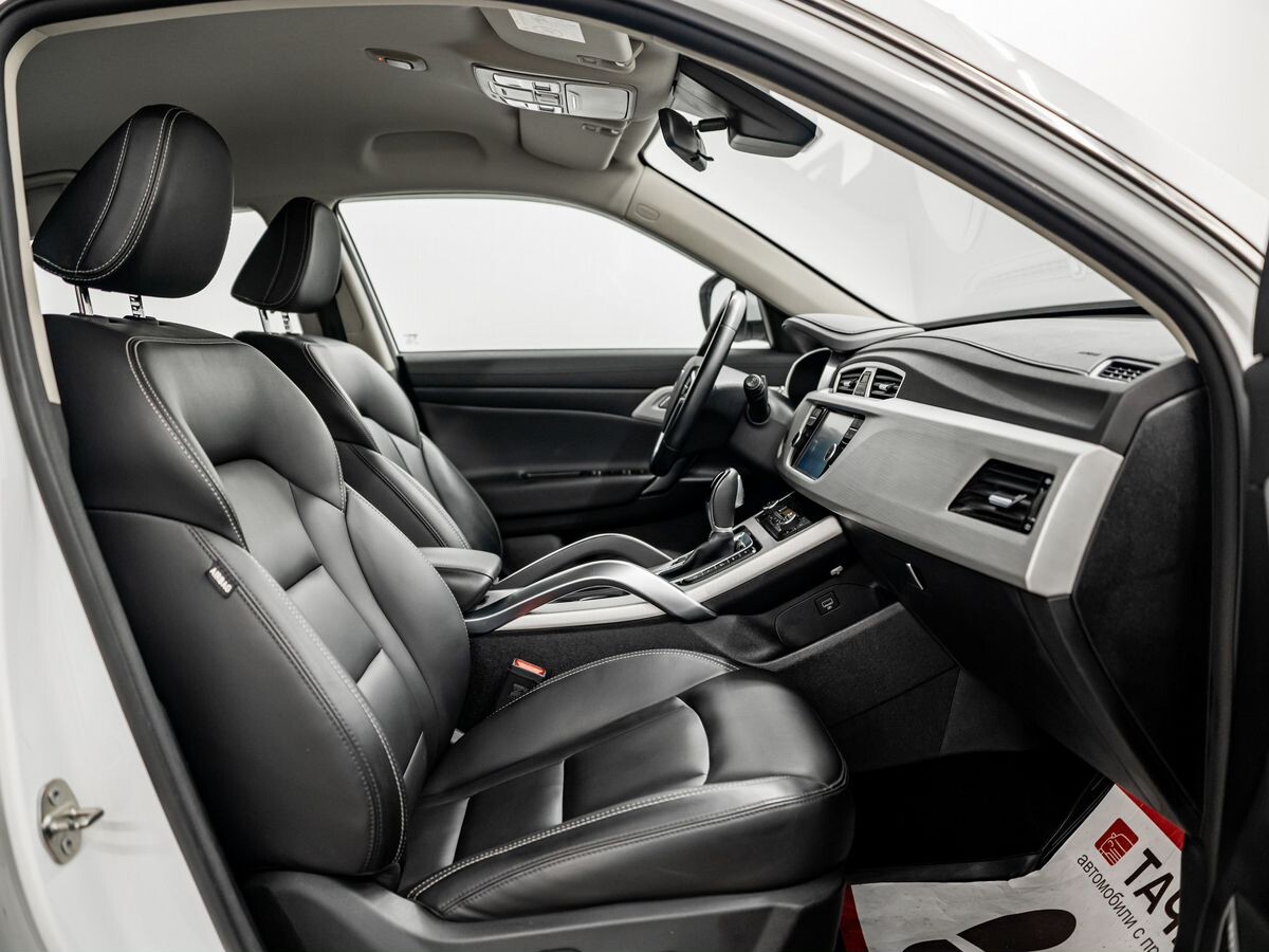 Geely Atlas 2020 - фото автомобиля