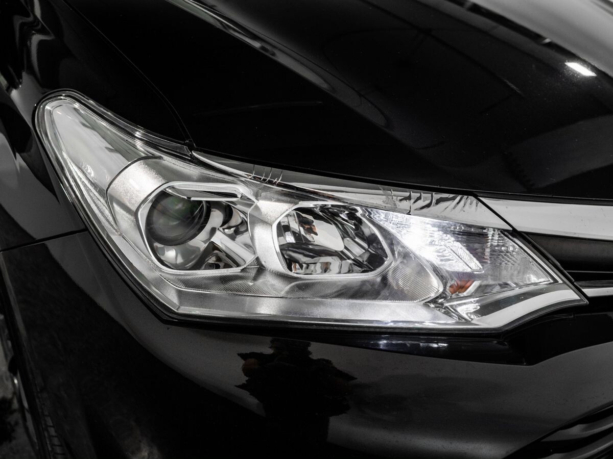 Toyota Corolla Fielder 2015 - фото автомобиля