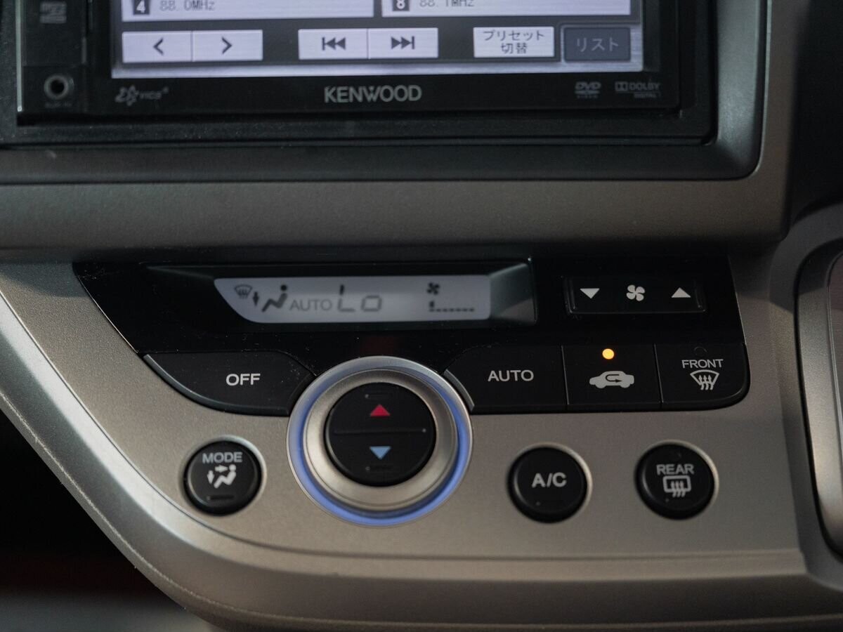 Honda Stream 2011 - фото автомобиля