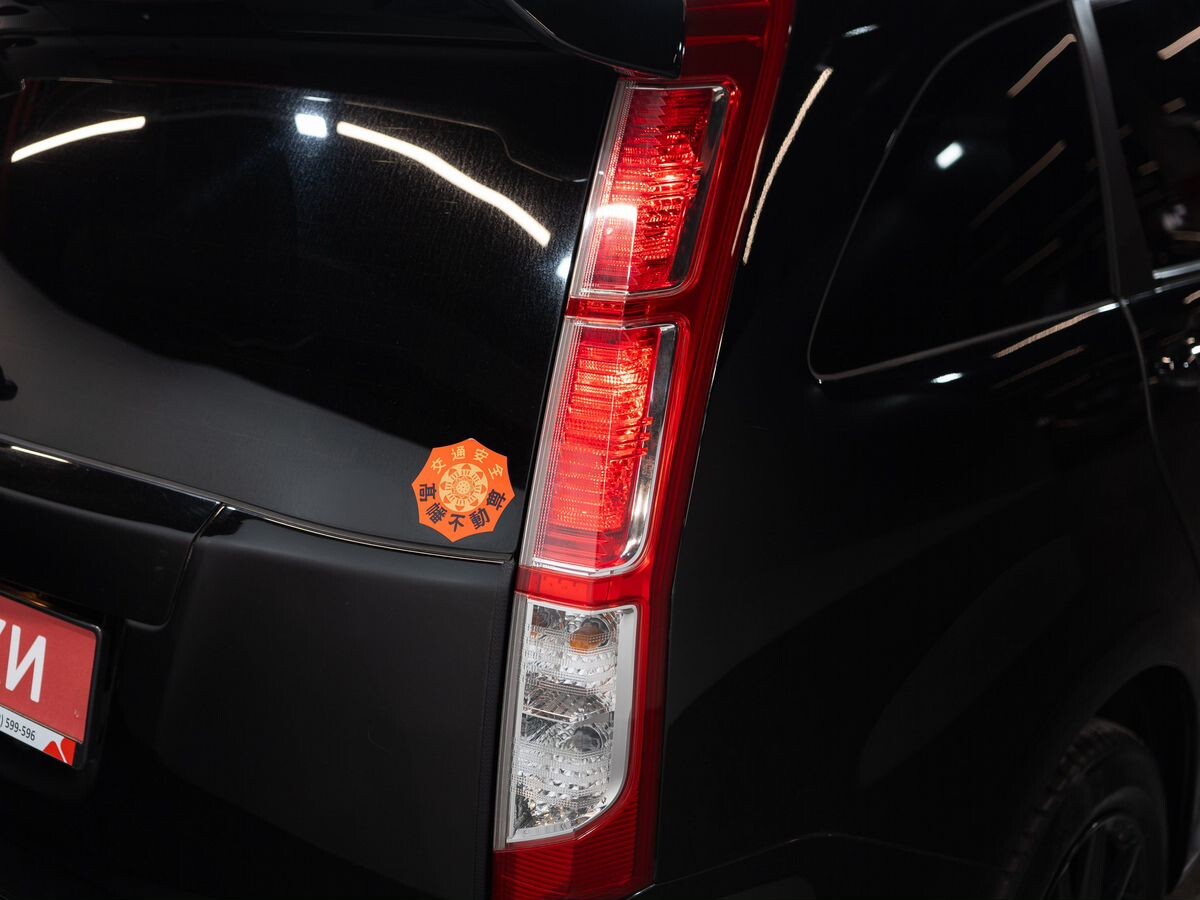 Honda Stream 2011 - фото автомобиля