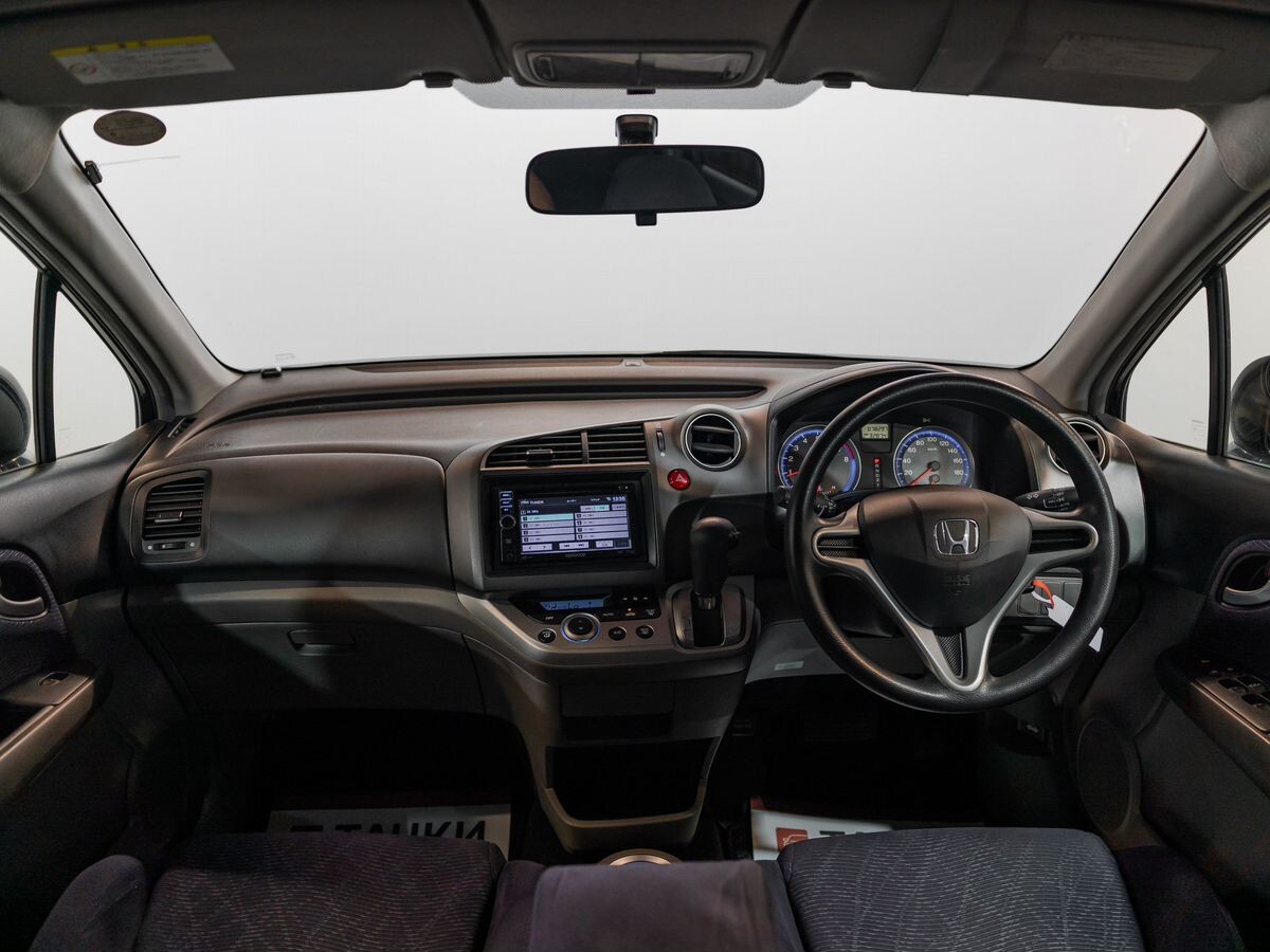 Honda Stream 2011 - фото автомобиля
