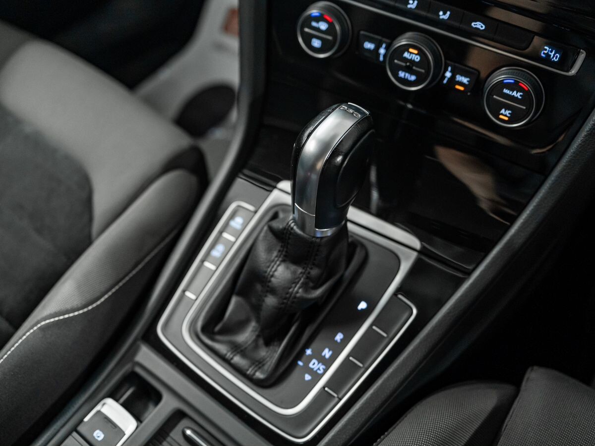 Volkswagen Golf 2013 - фото автомобиля