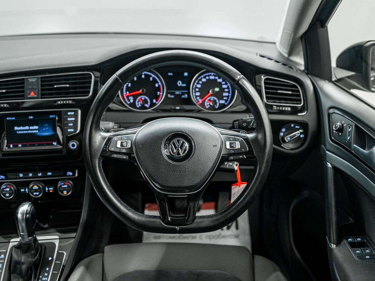 Volkswagen Golf 2013 - фото автомобиля