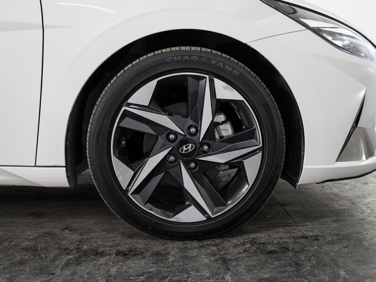 Hyundai Elantra 2021 - фото автомобиля