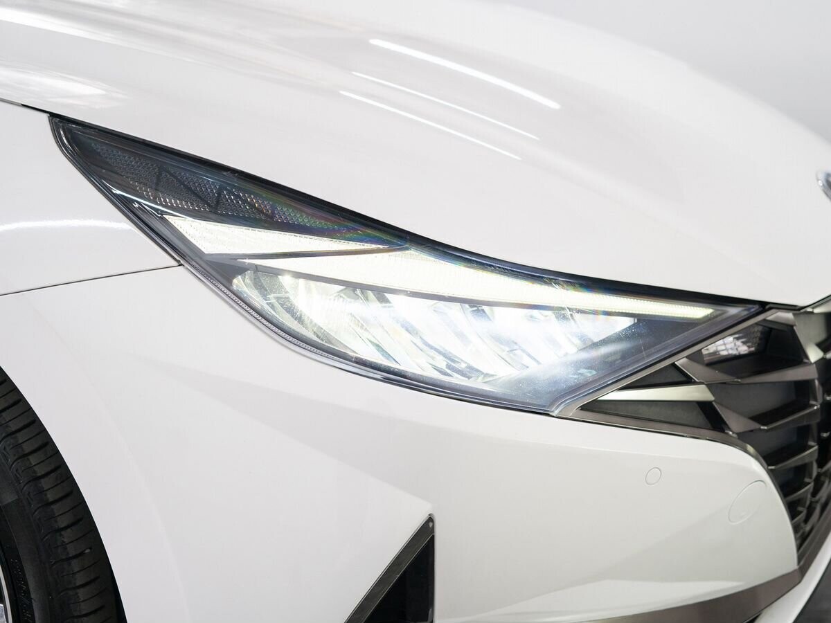 Hyundai Elantra 2021 - фото автомобиля