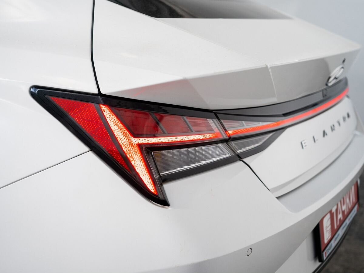 Hyundai Elantra 2021 - фото автомобиля
