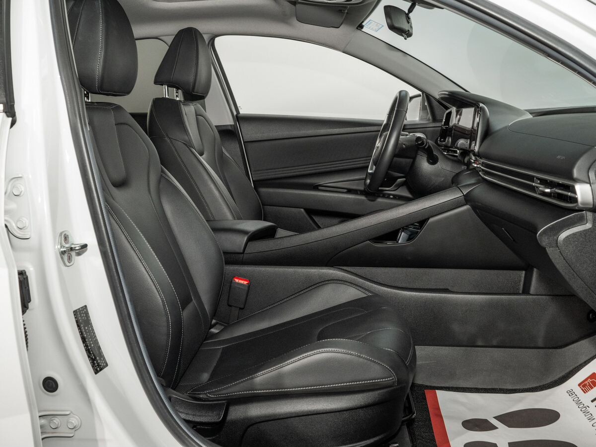 Hyundai Elantra 2021 - фото автомобиля