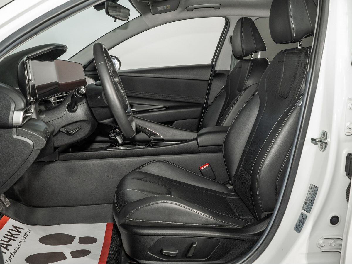 Hyundai Elantra 2021 - фото автомобиля