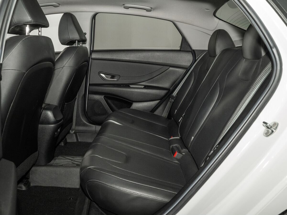 Hyundai Elantra 2021 - фото автомобиля