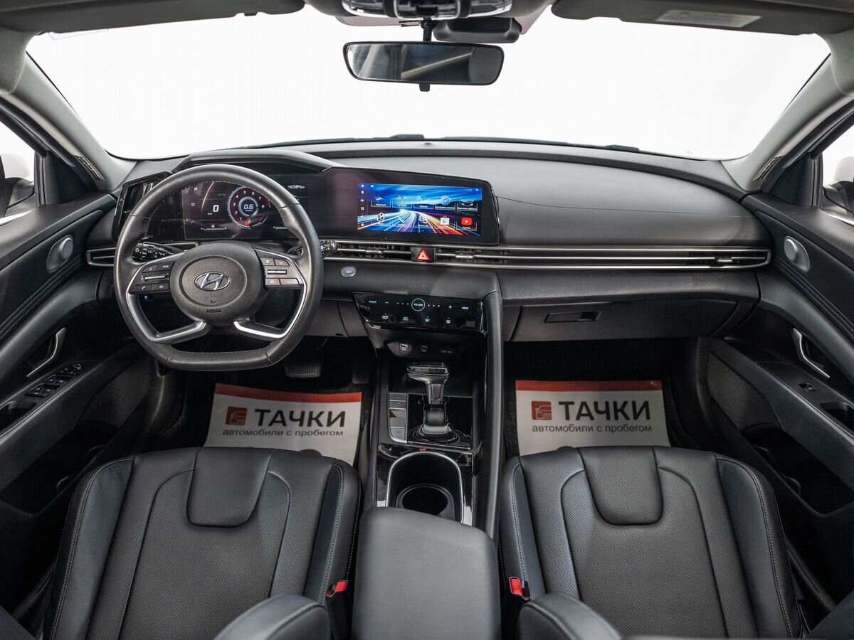 Hyundai Elantra 2021 - фото автомобиля