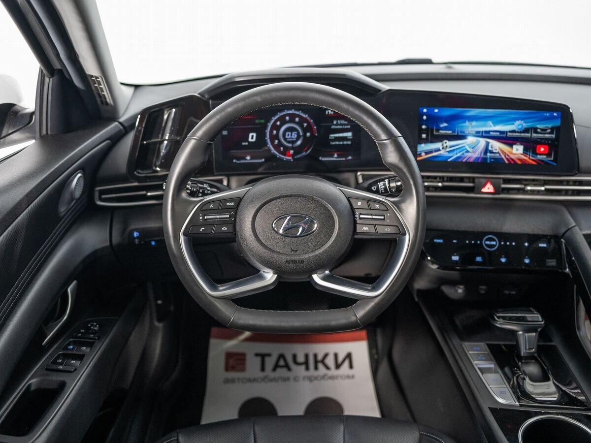 Hyundai Elantra 2021 - фото автомобиля