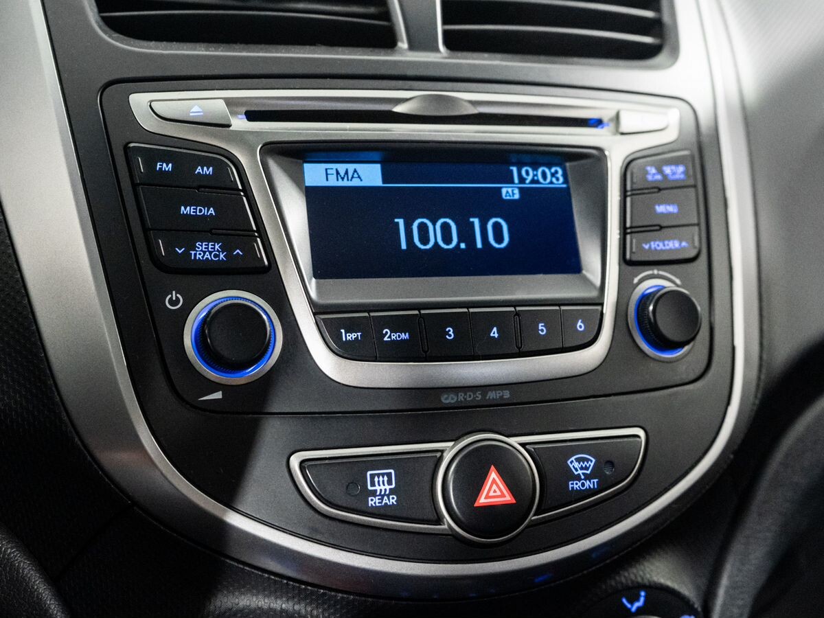 Hyundai Solaris 2015 - фото автомобиля