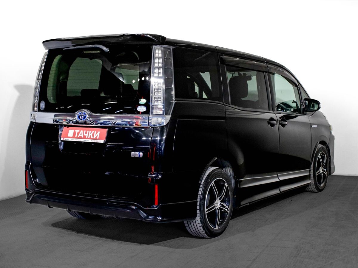 Toyota Voxy 2014 - фото автомобиля
