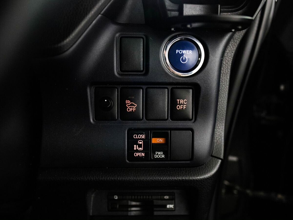Toyota Voxy 2014 - фото автомобиля