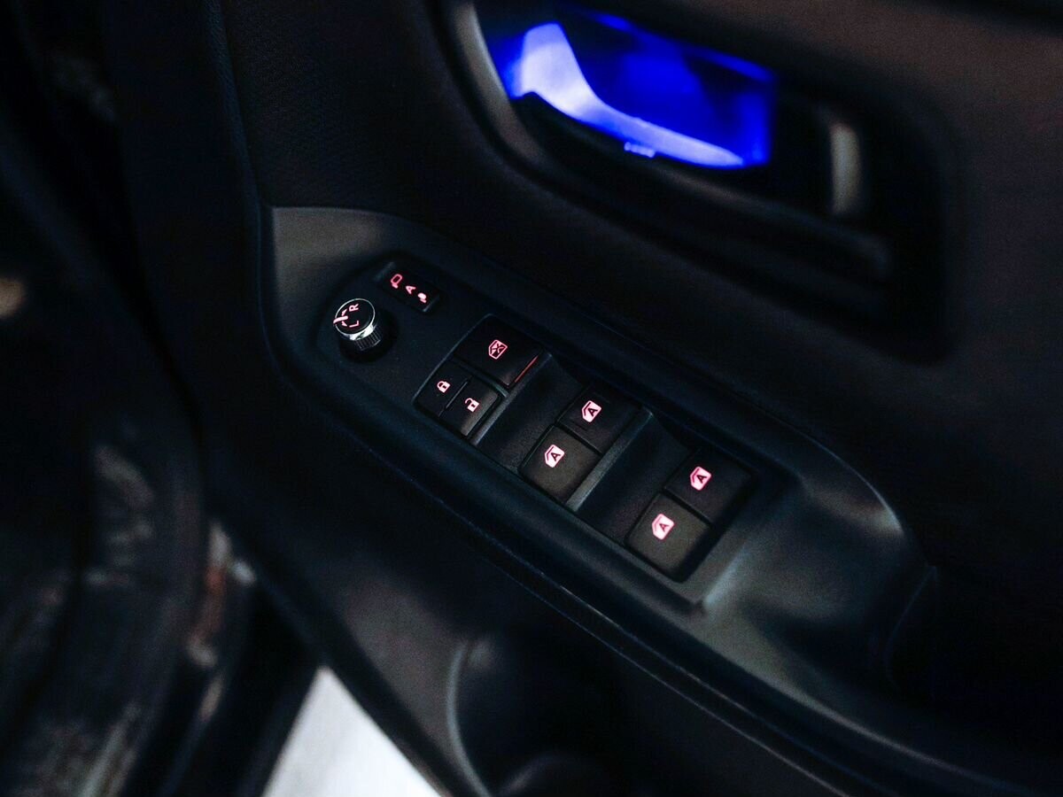Toyota Voxy 2014 - фото автомобиля