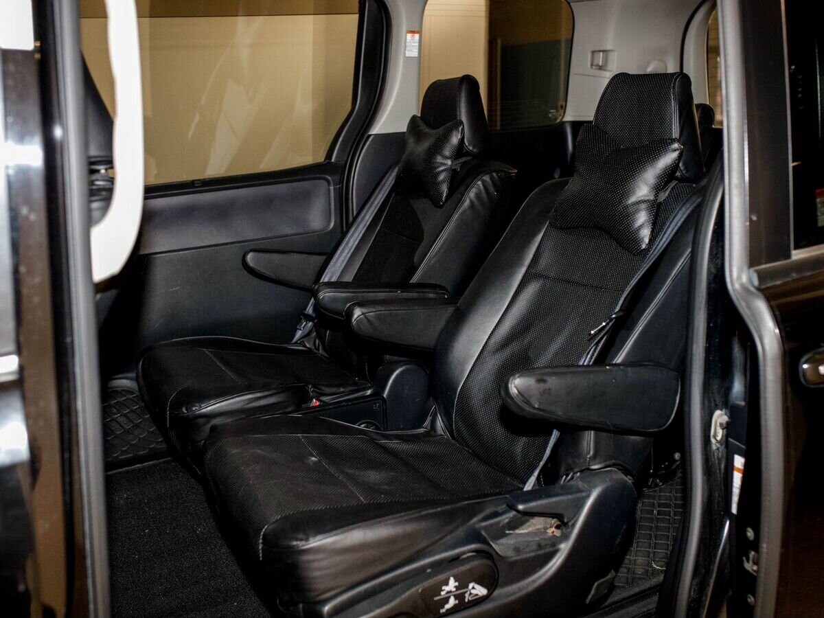 Toyota Voxy 2014 - фото автомобиля