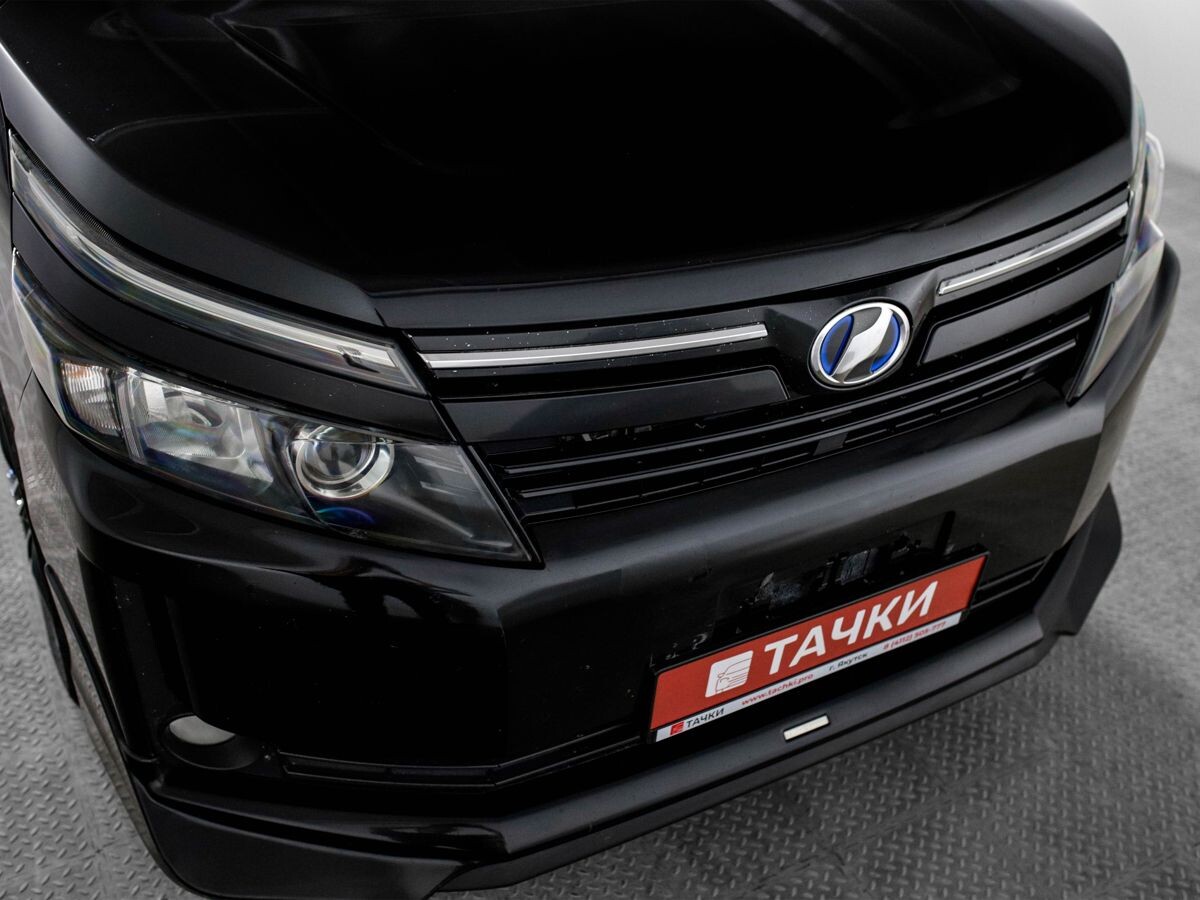 Toyota Voxy 2014 - фото автомобиля