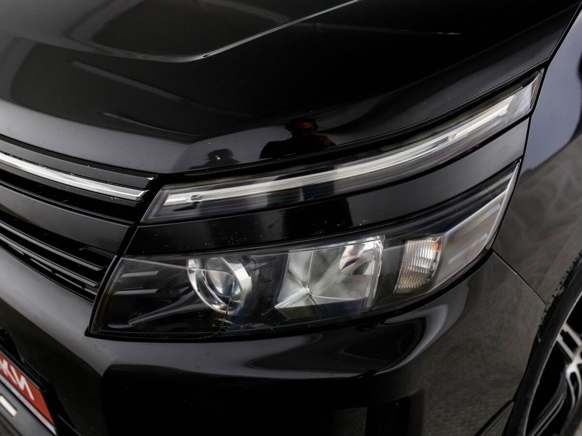 Toyota Voxy 2014 - фото автомобиля