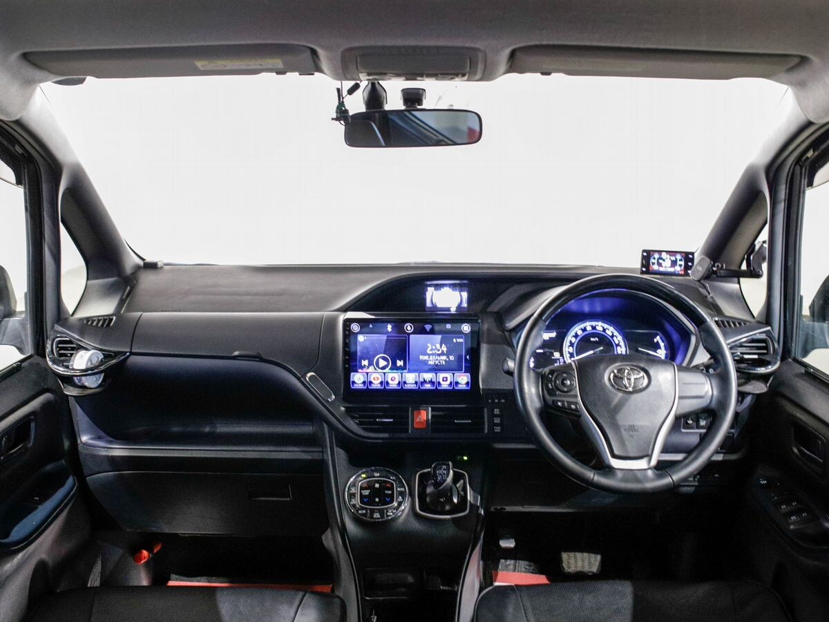 Toyota Voxy 2014 - фото автомобиля
