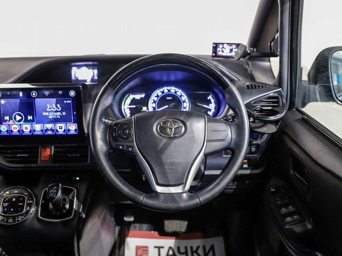 Toyota Voxy 2014 - фото автомобиля