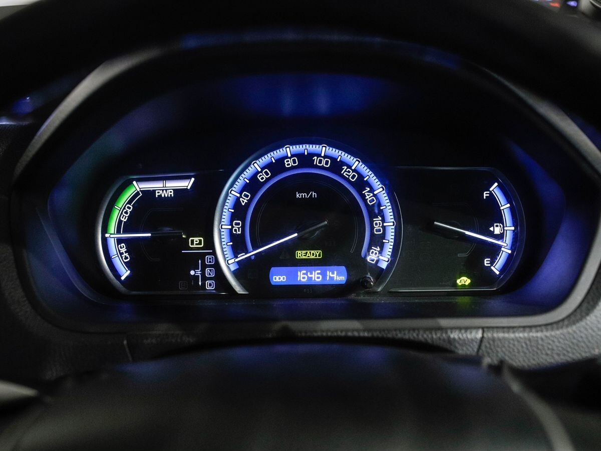Toyota Voxy 2014 - фото автомобиля
