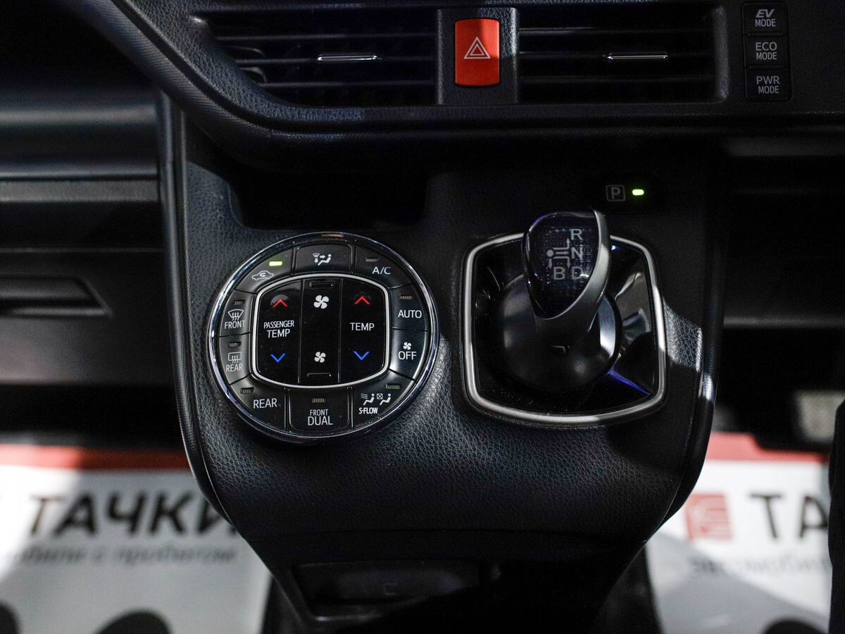 Toyota Voxy 2014 - фото автомобиля