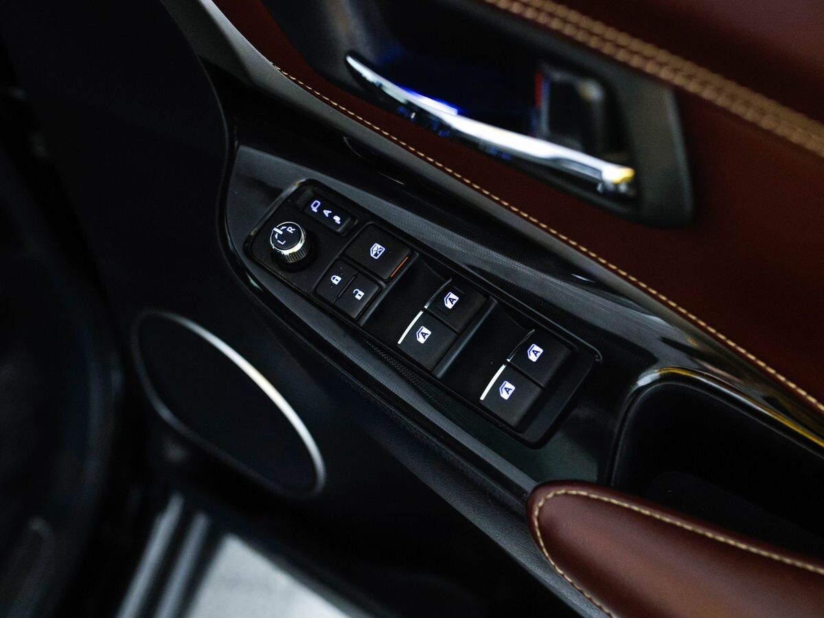 Toyota Harrier 2018 - фото автомобиля