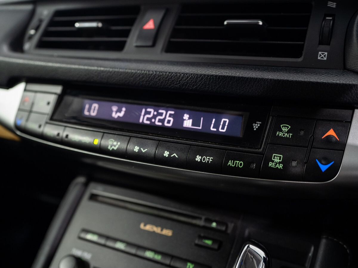 Lexus CT200h 2011 - фото автомобиля