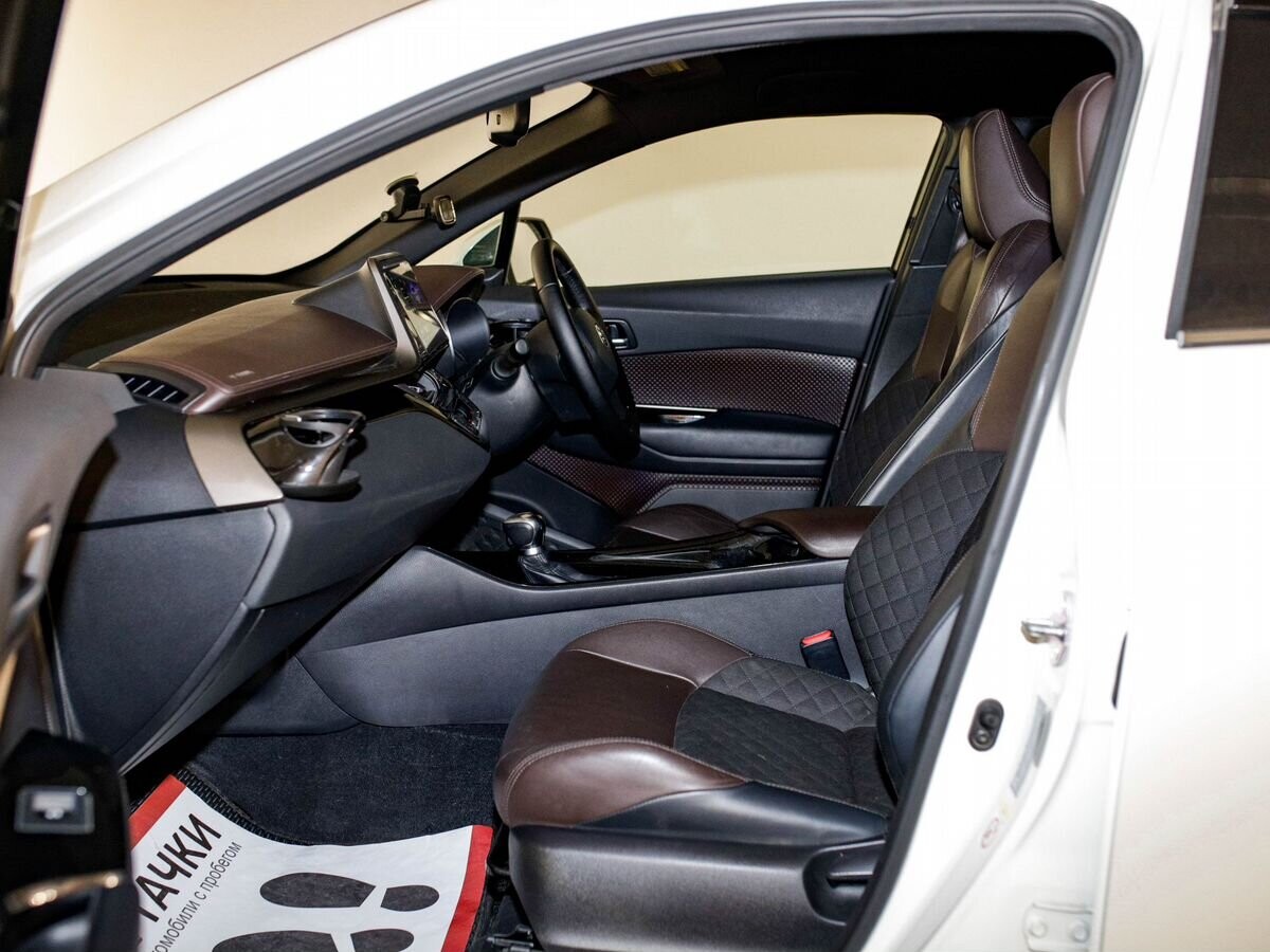 Toyota C-HR 2017 - фото автомобиля