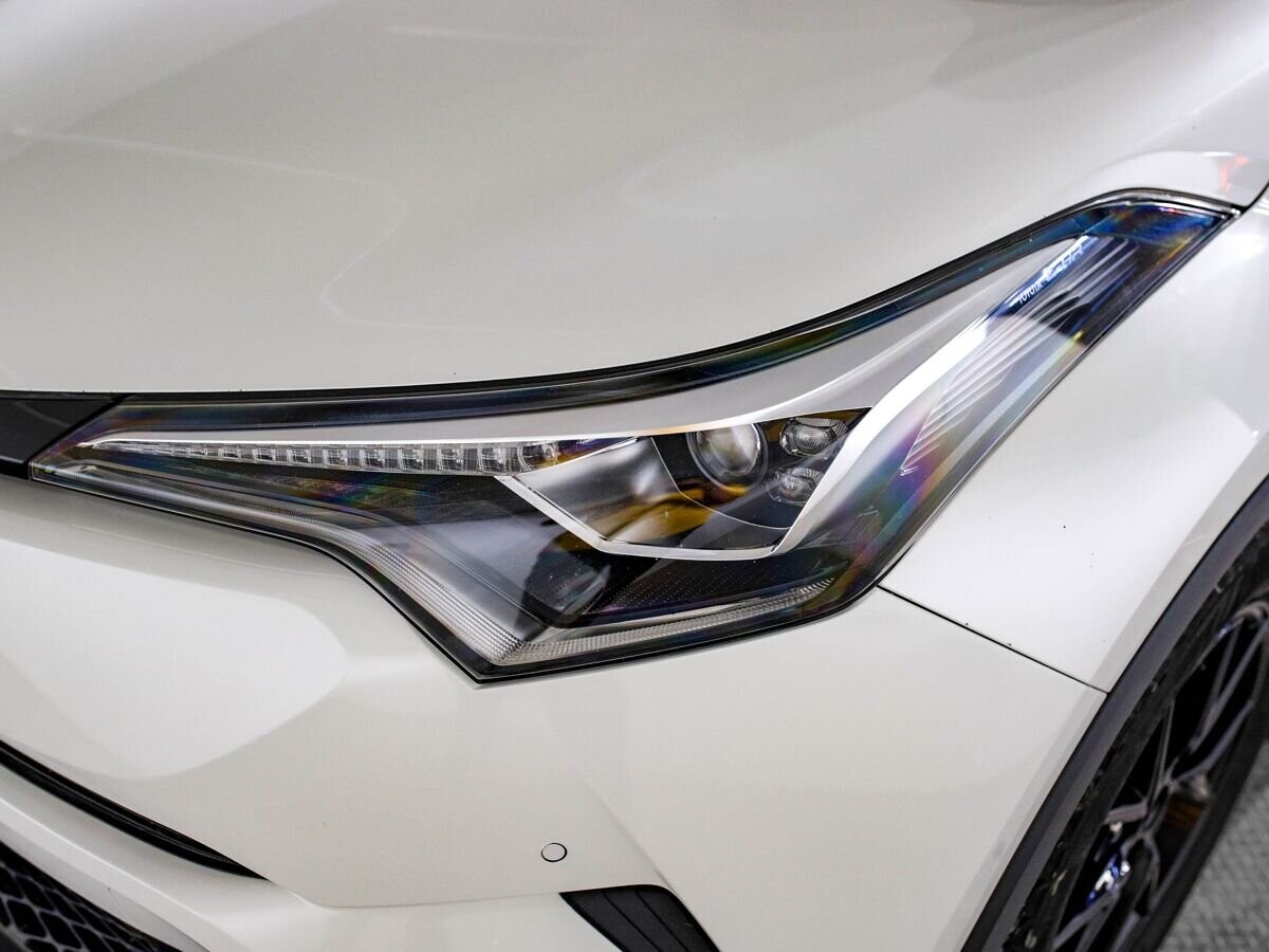 Toyota C-HR 2017 - фото автомобиля